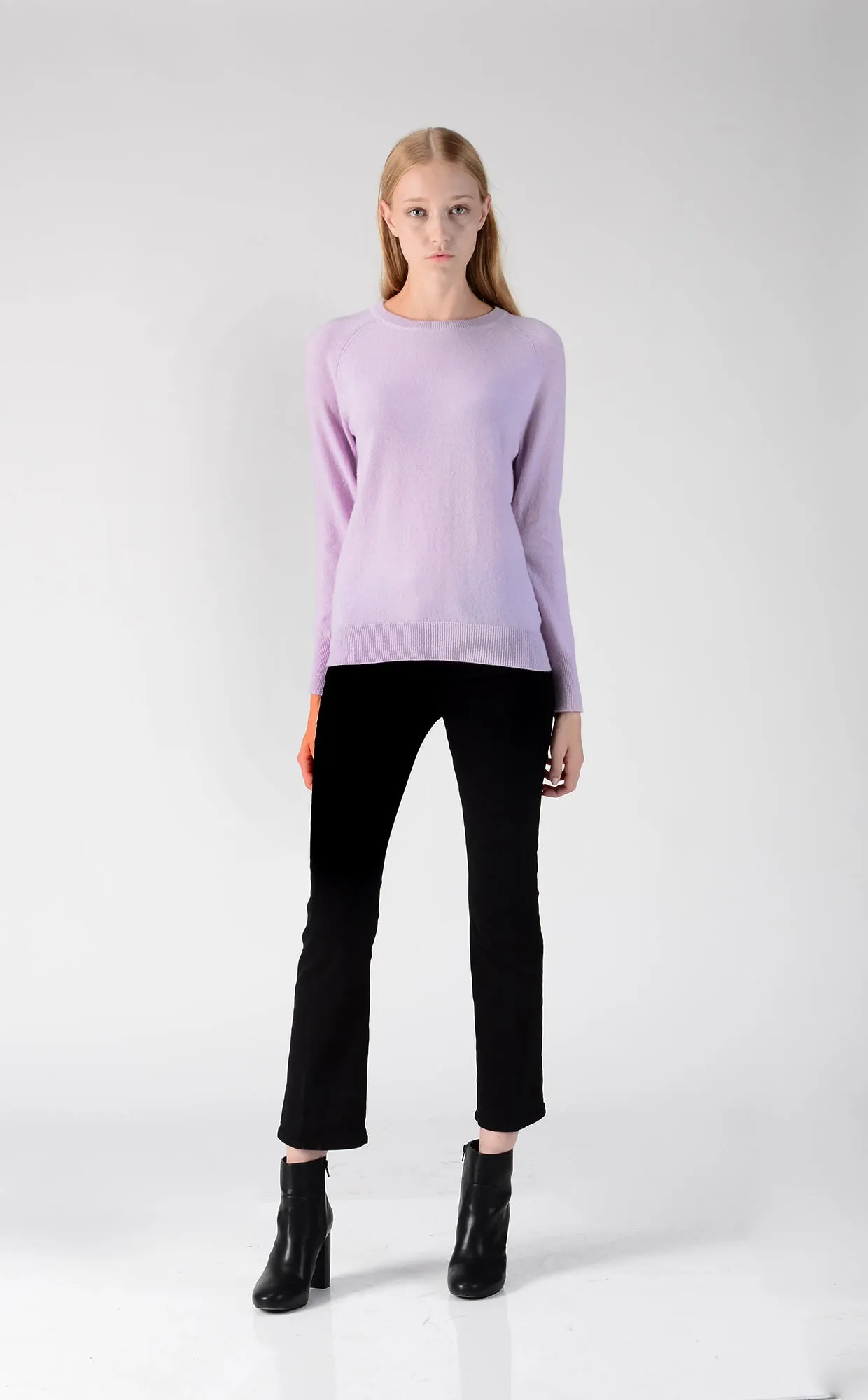 Classic Crew Neck Sweater_Lavender