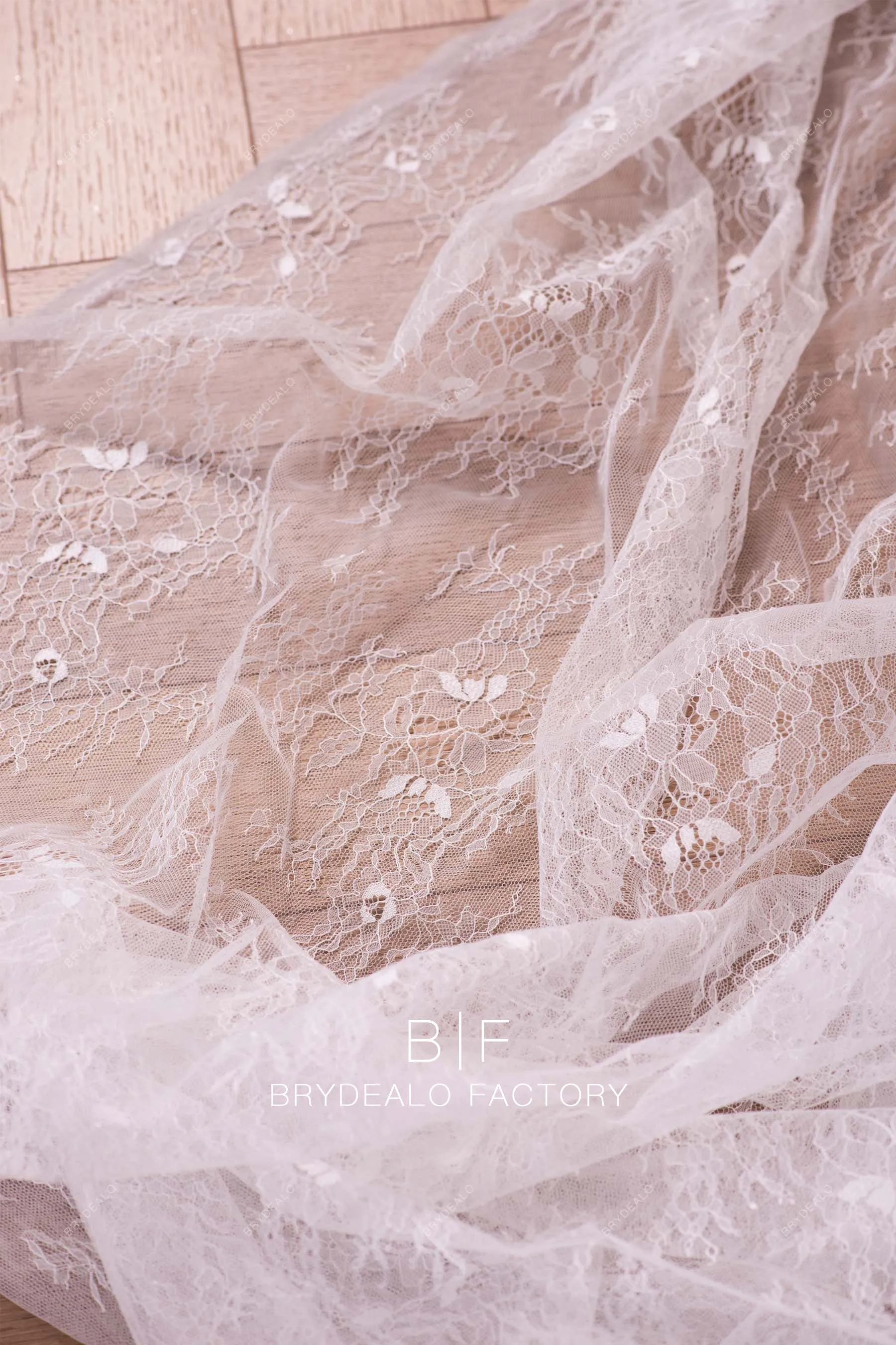 Delicate Flower Motif Warp Knitted Lace Fabric