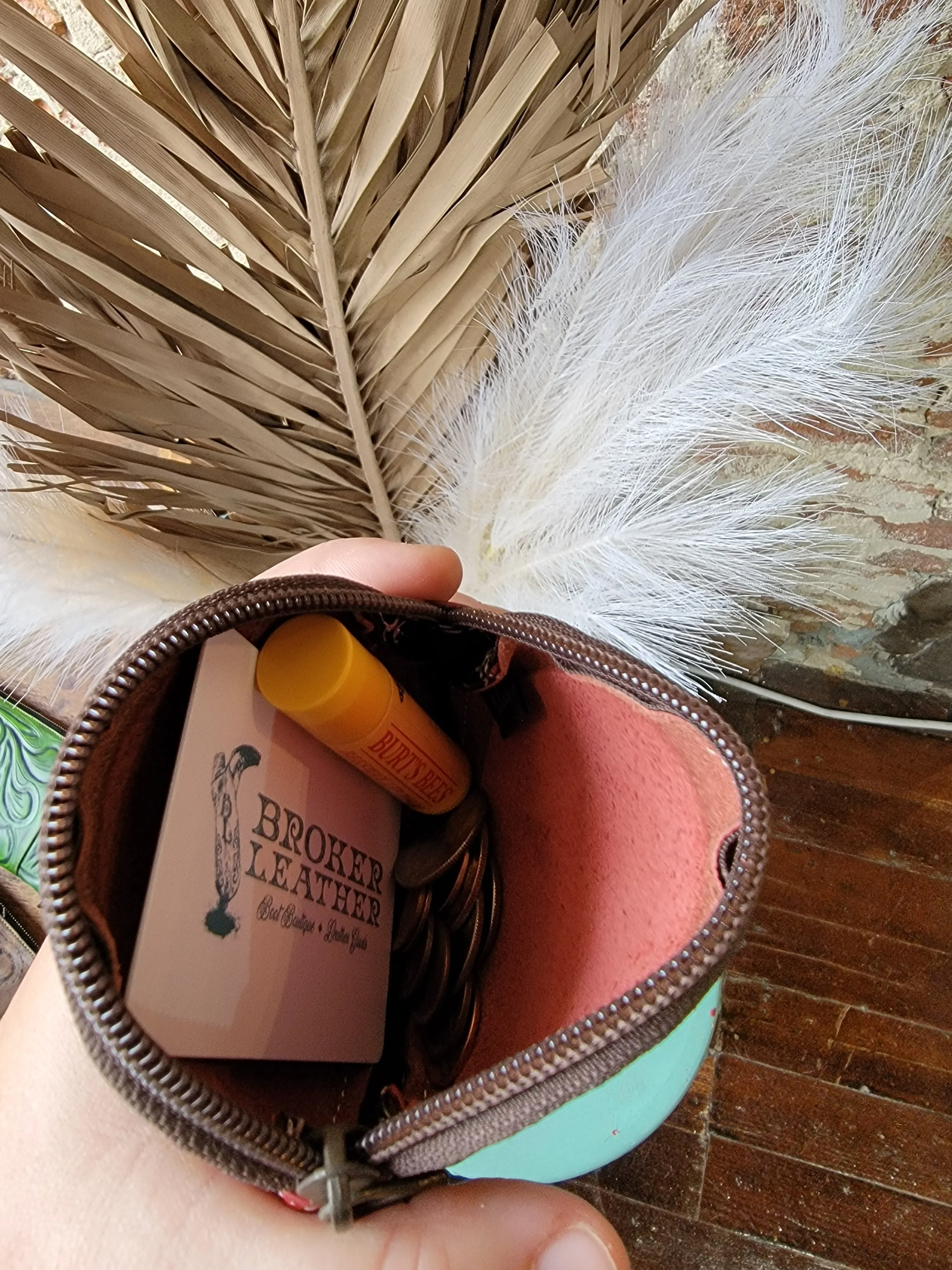 Maisy Round Tooled Leather Coin Pouch [Limestone]